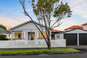 1/137 Abbotts Way, Remuera