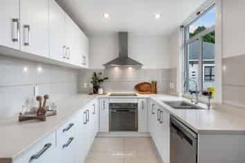 1/137 Abbotts Way, Remuera