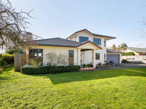 14 Leander Place, Flagstaff