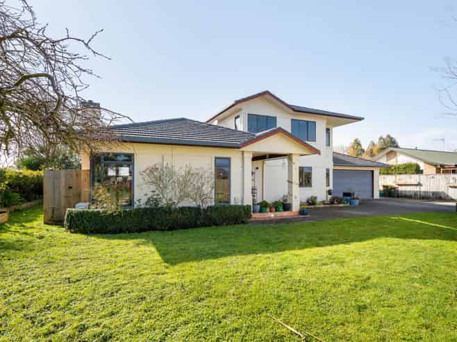 14 Leander Place, Flagstaff