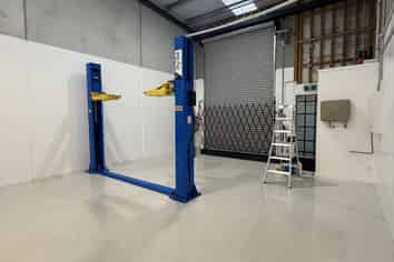 85sqm Warehouse + Hoist - Perfect for Business!