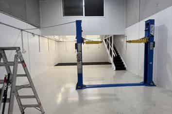 85sqm Warehouse + Hoist - Perfect for Business!