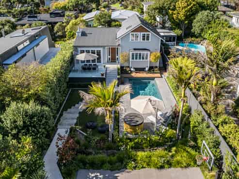 15 Nikau Street, Eastbourne