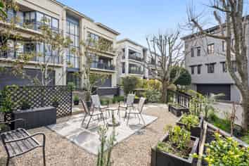 2F/5 Furneaux Way, Remuera