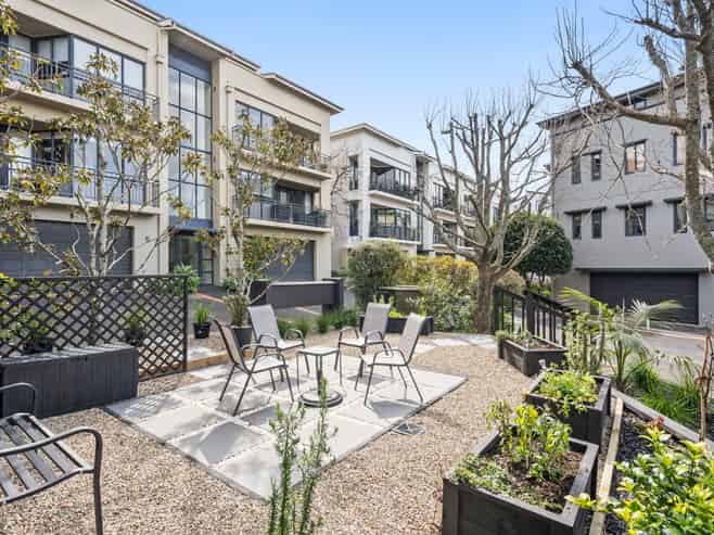 2F/5 Furneaux Way, Remuera