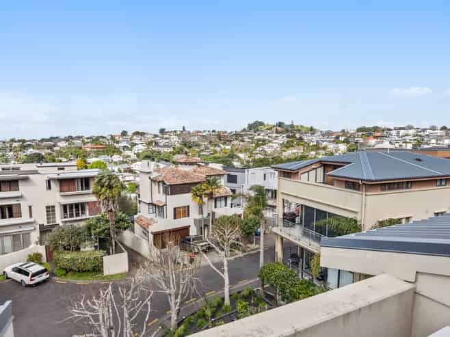 2F/5 Furneaux Way, Remuera
