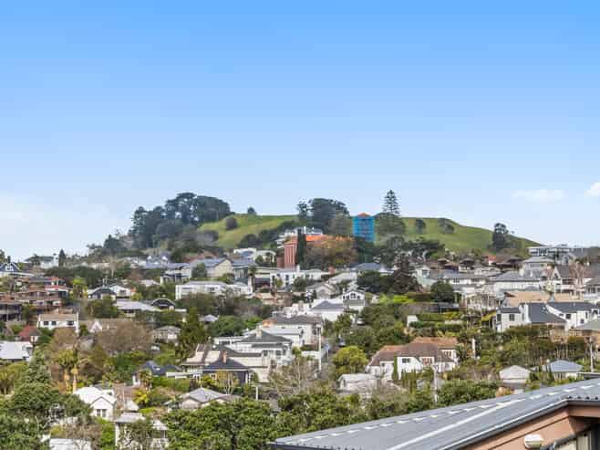 2F/5 Furneaux Way, Remuera