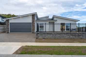 83 Queen Charlotte Drive, Aotea