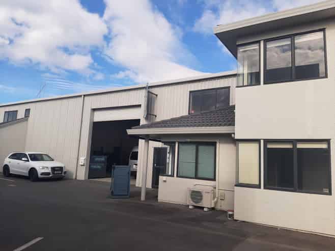 Well-Appointed unit on Newton