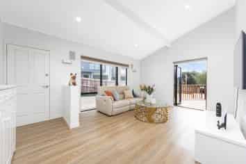 10 Coubray Place, Botany Downs