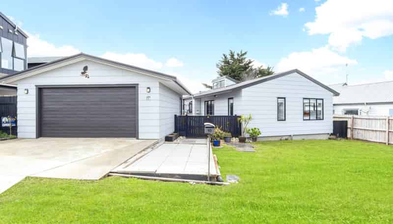 10 Coubray Place, Botany Downs