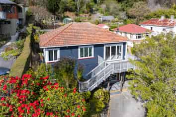 48 Rhodes Terrace, North East Valley