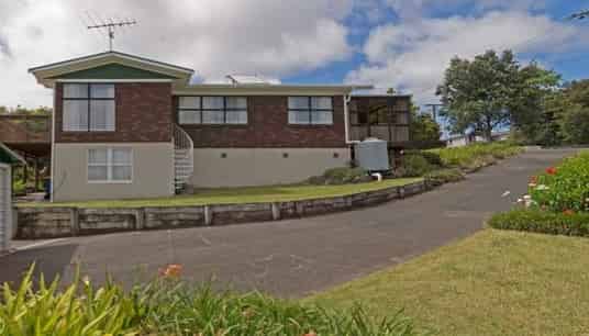 23 Robert Burke Place, Henderson