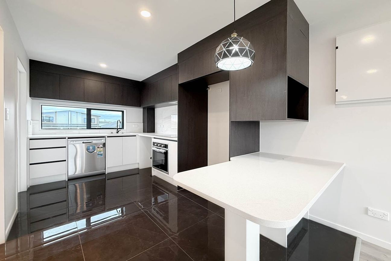 Spacious, Stylish & Low-Maintenance Living in ... - Widok 4