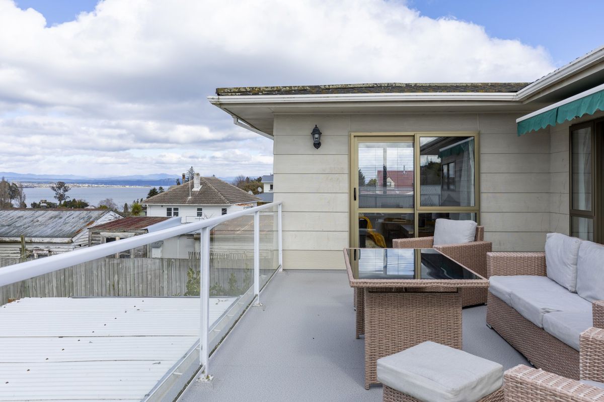 Vendor instructs price reduction to meet market!, Nukuhau