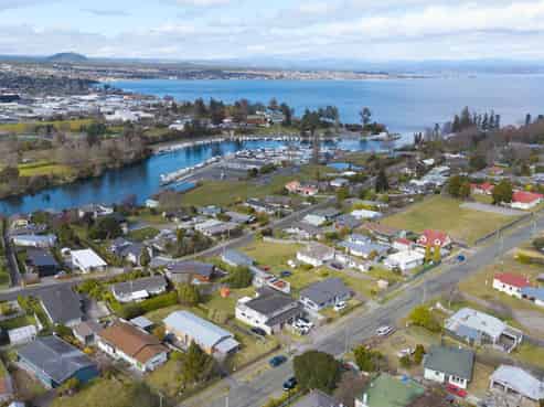 1 and 2/12 Pitiroi Street, Nukuhau