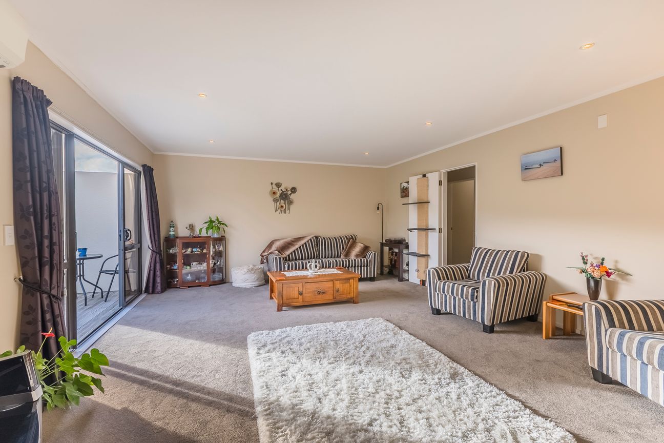 Motivated Vendor - Large 250sqm Townhouse - Bild 2