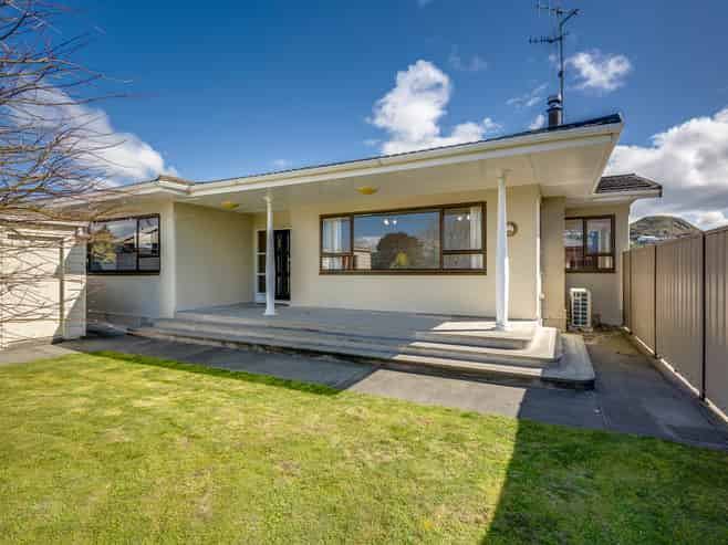 13 Cambridge Terrace, Taradale
