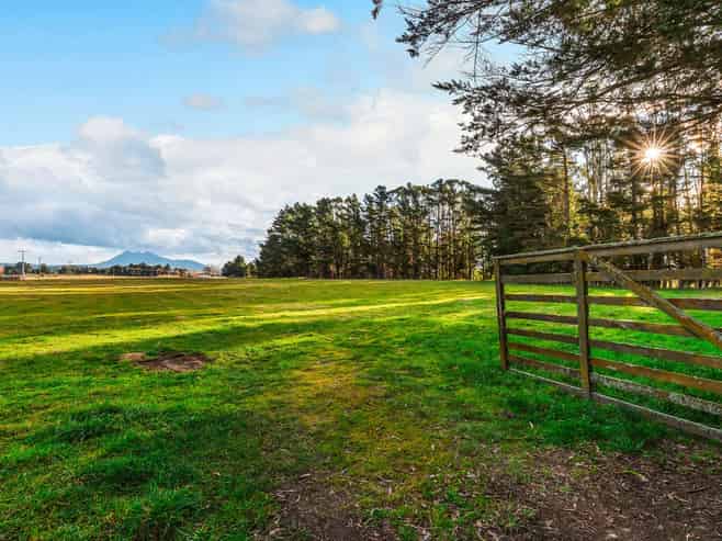 1777 Broadlands Road, Broadlands Forest