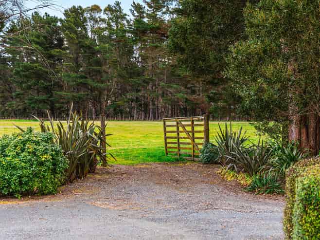 1777 Broadlands Road, Broadlands Forest