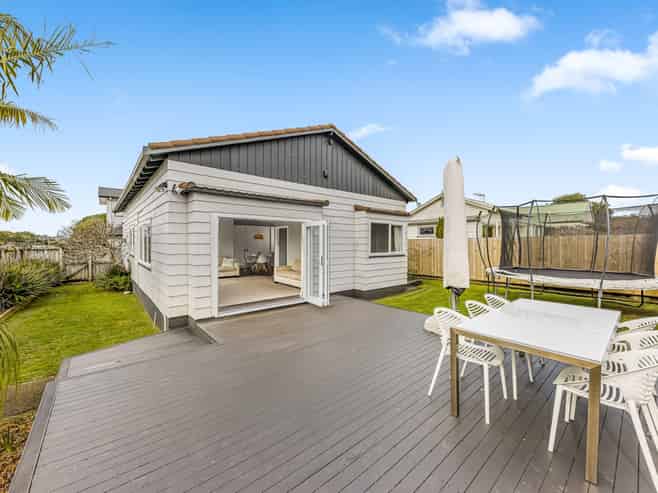 118 Kiwi Road, Point Chevalier