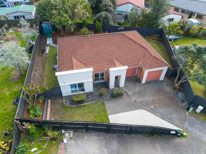 319A Royal Road, Massey