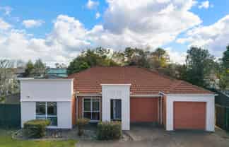 319A Royal Road, Massey
