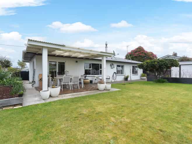 94 Queen St West, Levin