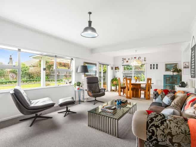 94 Queen St West, Levin