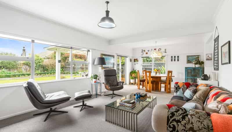 94 Queen St West, Levin