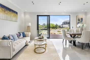 2 Seagreen Avenue, Rosehill