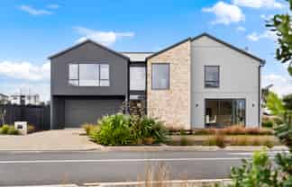 2 Seagreen Avenue, Rosehill