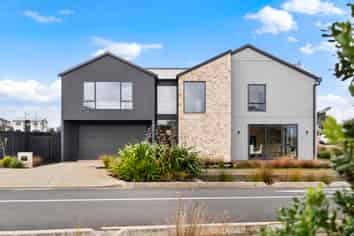 2 Seagreen Avenue, Rosehill