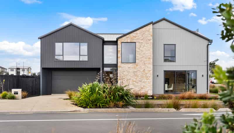 2 Seagreen Avenue, Rosehill