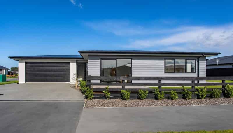 76 Benashet Dr, Lincoln