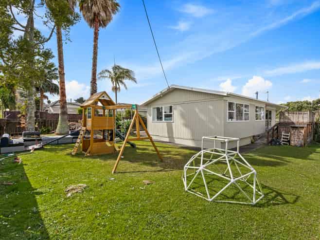 83 Sunnyvale Road, Massey