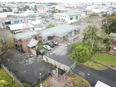 Large scale yard plus workshop – Otahuhu