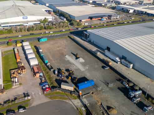 Sole Agency: 2,000sqm yard