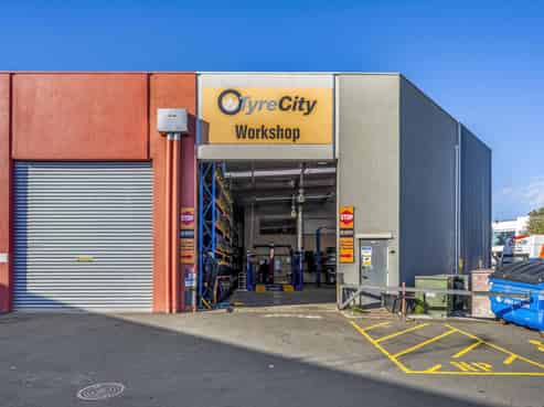 Tenanted investment in strategic Albany location