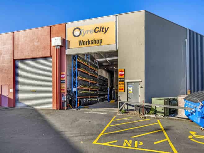 Tenanted investment in strategic Albany location