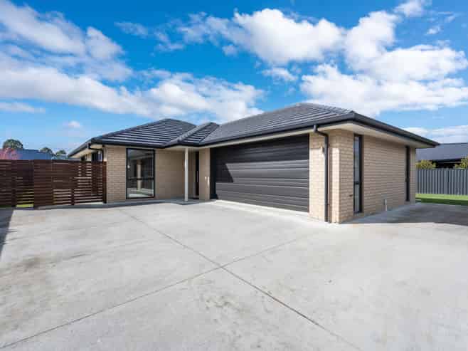 8 Silverview Place, Mosgiel