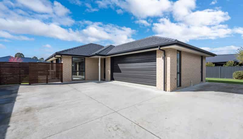8 Silverview Place, Mosgiel