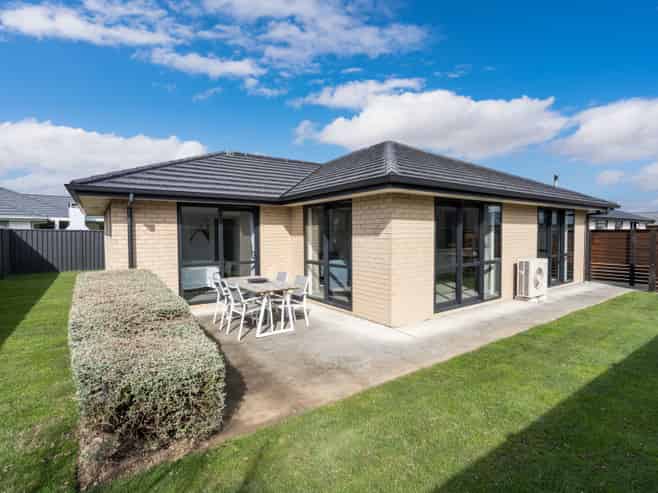 8 Silverview Place, Mosgiel