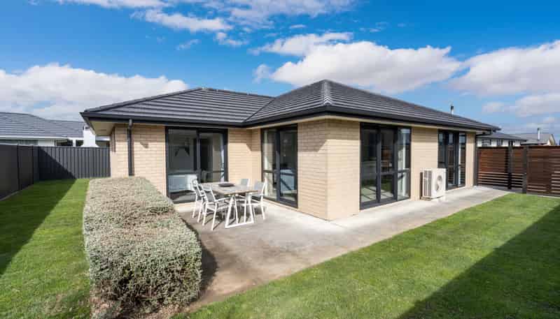 8 Silverview Place, Mosgiel