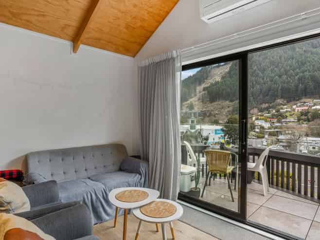 26A/135 Hallenstein Street, Queenstown