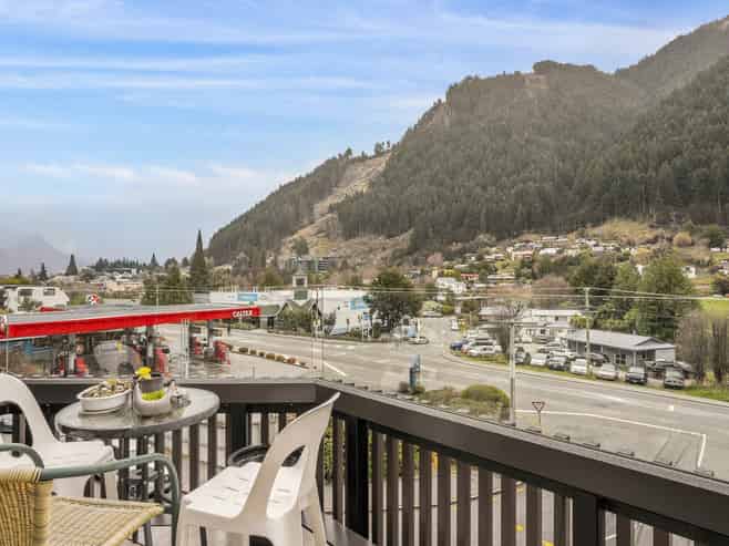 26A/135 Hallenstein Street, Queenstown
