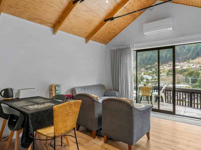 26A/135 Hallenstein Street, Queenstown