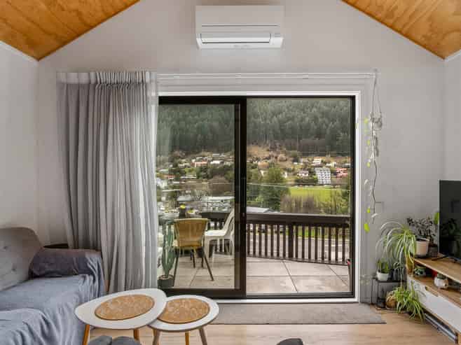 26A/135 Hallenstein Street, Queenstown