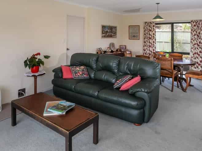 4 Emmerdale Ave, Papakura
