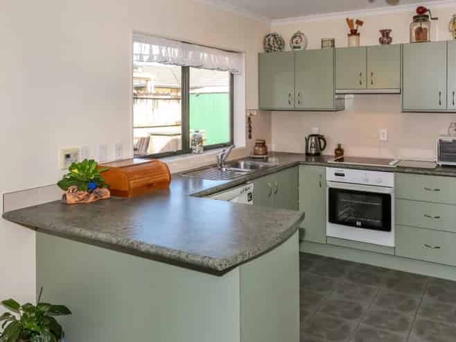 4 Emmerdale Ave, Papakura